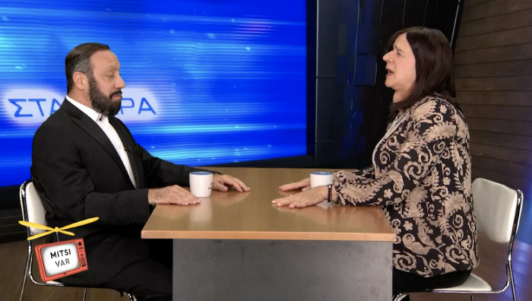 4’ κλαις απ’ τα γέλια: Μητσικώστας-Καλυβάτσης κάνουν Βίκυ Φλέσσα-Λάνθιμο στο κορυφαίο σκετς της 10ετίας (Vid)