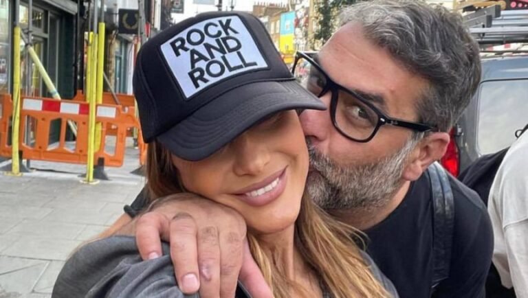 Δέσποινα Βανδή – Βασίλης Μπισμπίκης: Γάμος το 2024 με κουμπάρο πασίγνωστο παρουσιαστή!