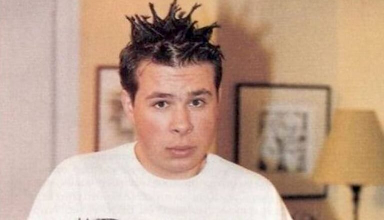 Νέα εικόνα, νέα καριέρα: Αγνώριστος ο «Τέλης» από το «10 λεπτά κήρυγμα» 23 χρόνια μετά την τεράστια επιτυχία του Mega (Pic)