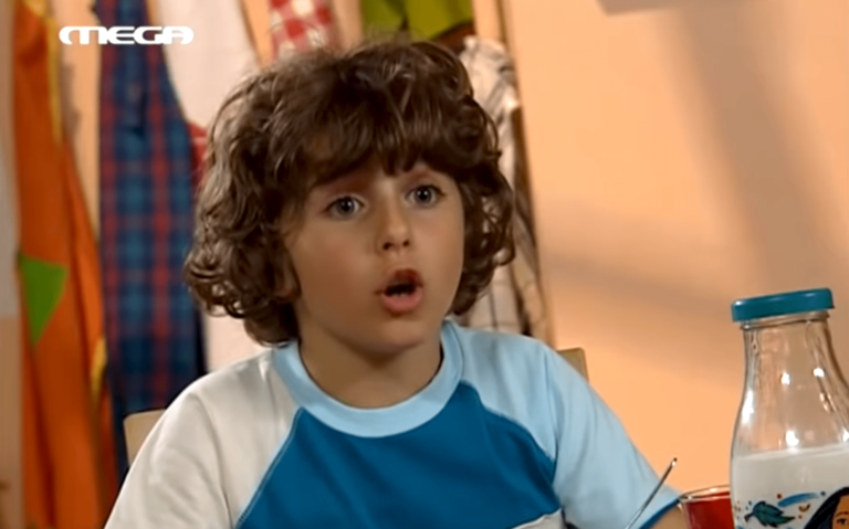 16 χρόνια μετά το «Ευτυχισμένοι Μαζί»: Ο μικρός Γιαννάκης είναι πια… άντρας και θυμίζει μοντέλο (Pics)