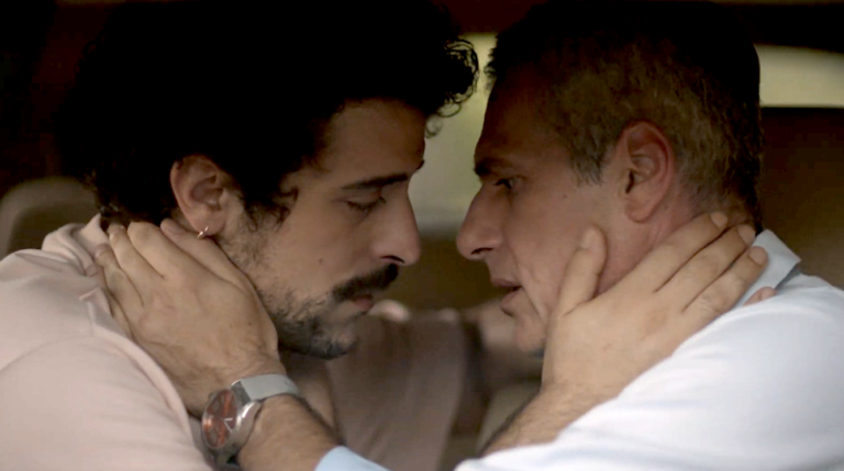 «Μήπως αυτό φοβάστε;»: H οργισμένη απάντηση του Μάριου Αθανασίου στα ομοφοβικά σχόλια που δέχτηκε για το gay φιλί του στη σειρά «Ο πρώτος από εμάς» (Pic)