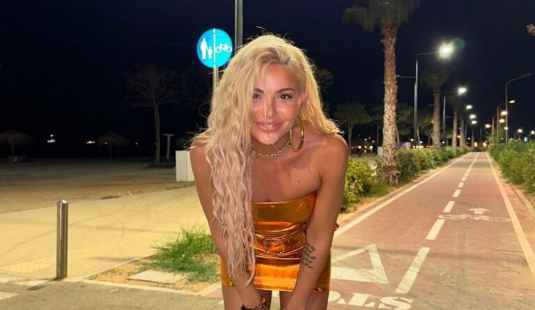 Δεν ξεχωρίζεις την μαμά και την κόρη: Η πανέμορφη μαμά της Josephine είναι διάσημη τραγουδίστρια! (Pics)