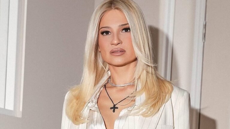 Το αγνώριστο πρόσωπο της Φαίης Σκορδά πριν τις πλαστικές: Οι φωτογραφίες που θα ήθελε να εξαφανίσει (pics)