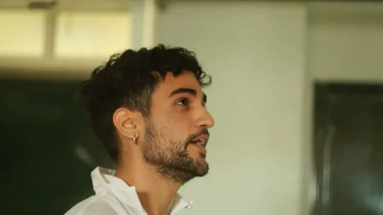 Ζωγραφίζει με τον πρωκτό: Αυτός είναι ο VIRAL Έλληνας καλλιτέχνης που κάνει κwλογραφίες (pics)