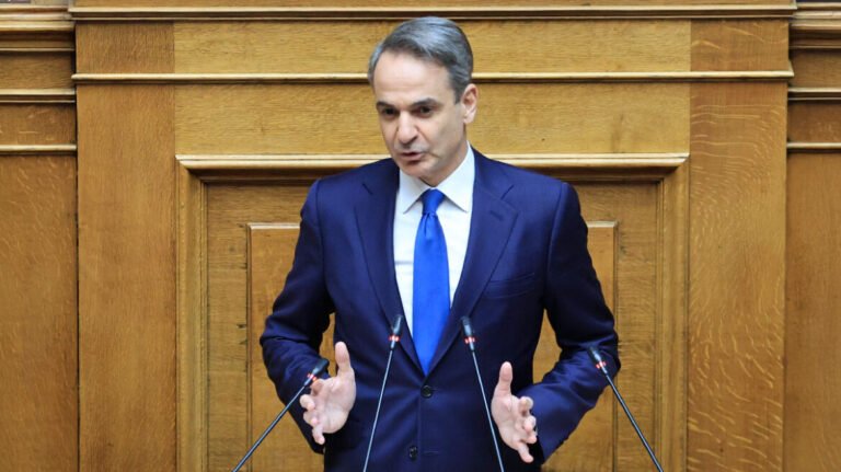 16 χρονών με μακρύ μαλλί: Ετσι ήταν ο Κυριάκος Μητσοτάκης μικρός (pic)