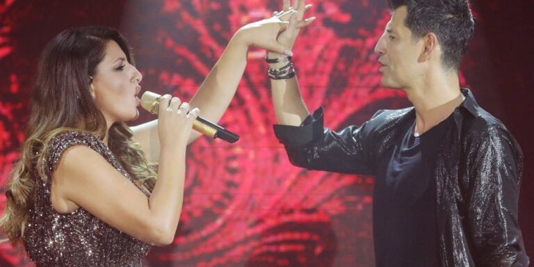 Καυτό φιλί στο στόμα: Παπαρίζου-Ρουβάς δίνουν φιλί στο στόμα και τους τσακώνει η κάμερα (pics)