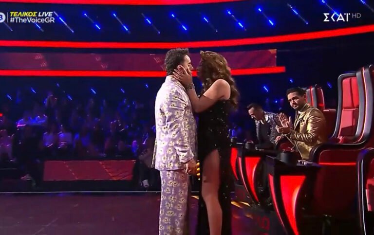 Τον άρπαξε και τον φίλησε στο στόμα: Η on air κίνηση της Παπαρίζου άφησε τους κριτές κάγκελο…(video)