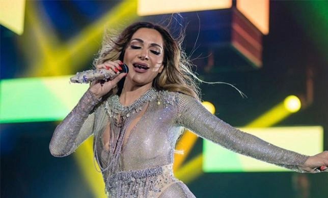 Με το sthθοs έτοιμο να εκραγεί: Η εμφάνιση της Βανδή στα μπουζούκια προκάλεσε χαμό (pics)