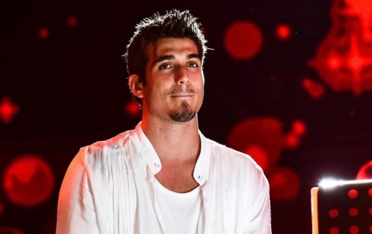 Από την μουσική σκηνή σε ροζ μαγαζί: Αυτό είναι το νέο επαγγελματικό βήμα του Γιώργου Κακοσαίου (video)