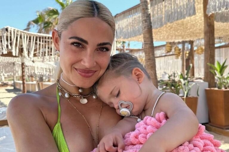 «Όλα για τα λεφτά»: Χαμός με την Ιωάννα Τούνη που διαφημίζει προϊόντα μέσω του γιου της στο…. (Pics)