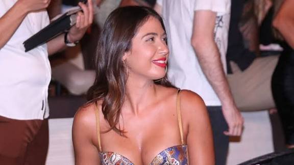 Χωρίς σοutien, φάνηκε η ρwγa: Η Έλενα Κρεμλίδου παρακολούθησε την Εθνική και μοίρασε εγκεφαλικά στους θεατές (pics)