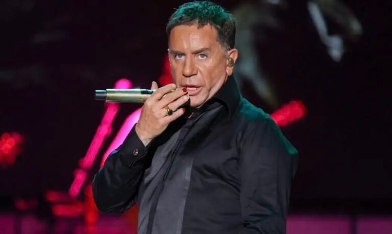 «Σας γράφει στα…»: Σάλος με τον Μαζωνάκη πιάνει τα @rxιδι# του πάνω στη σκηνή και…(video)