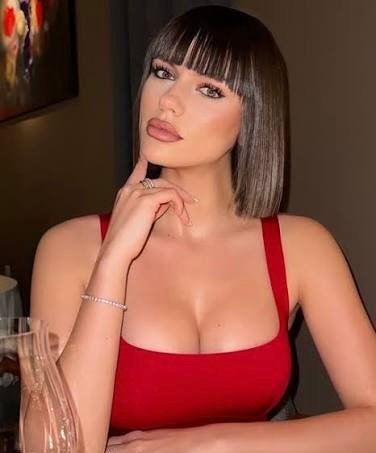 Η Μαριγκόνα επιστρέφει: Με μαγιό κορδόνι αναστατώνει τον αντρικό πληθυσμό και στα σχόλια παίρνουν φωτιά (video)